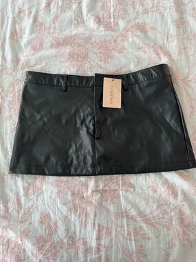 SHEIN Black Faux Leather Mini Skirt
